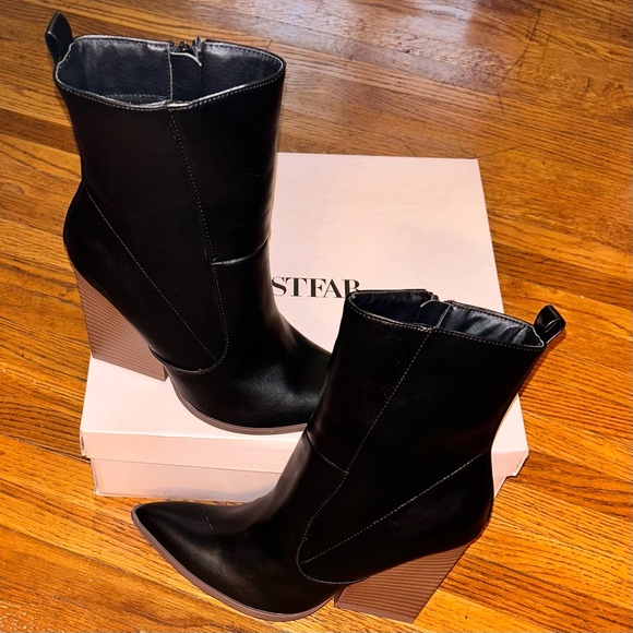 JustFab Boots - Picture 3 of 10